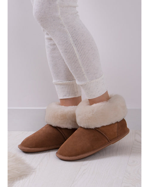 BEDROOM ATHLETICS WOMENS LAUREN Tan Sheepskin Bootee Slipper